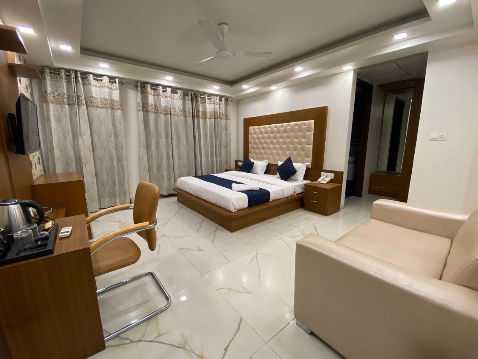 Hotel Leaf 9 Boutique, Near Golf Course Road And Galleria Market Gurgaon Zewnętrze zdjęcie