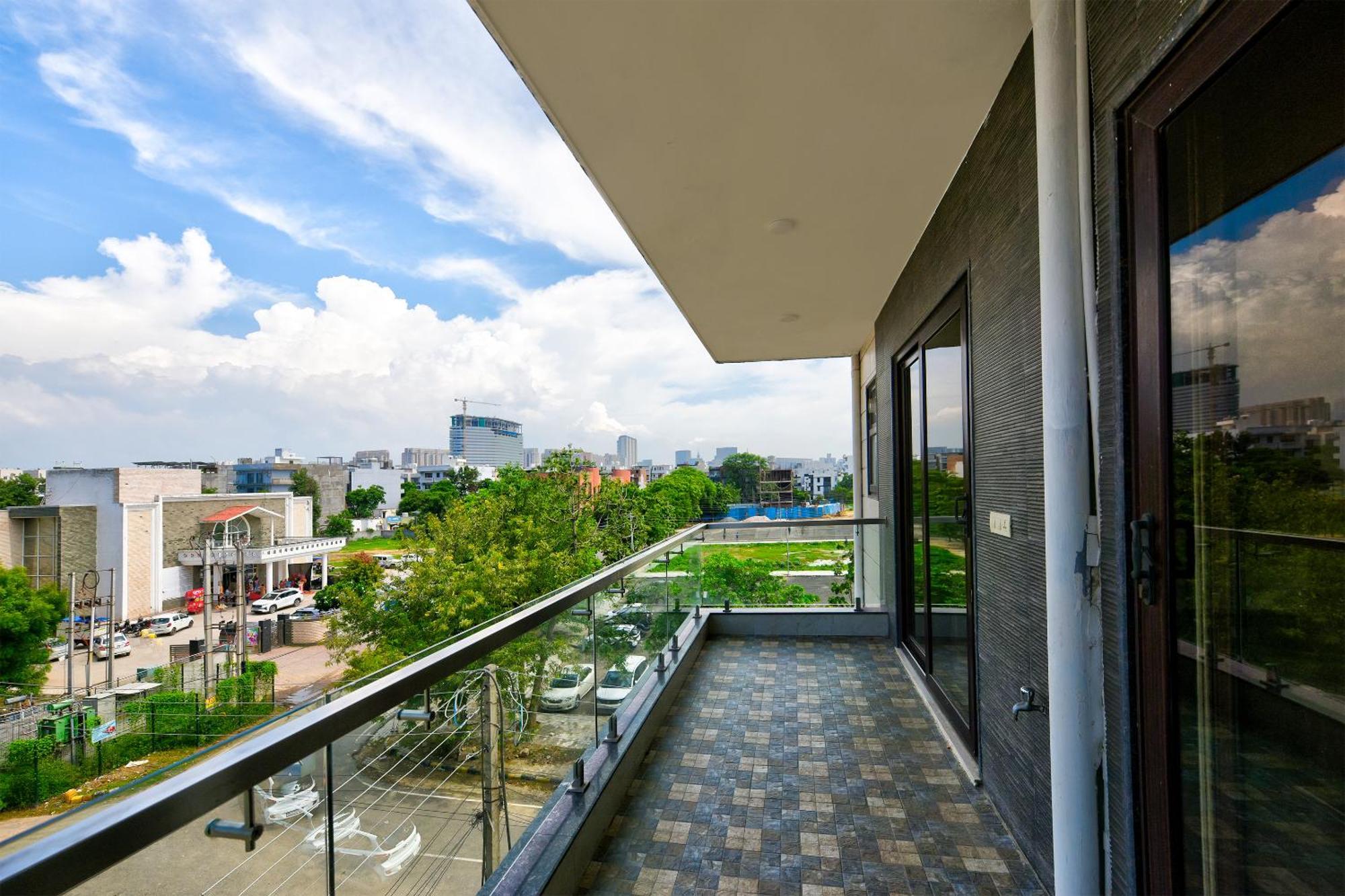 Hotel Leaf 9 Boutique, Near Golf Course Road And Galleria Market Gurgaon Zewnętrze zdjęcie