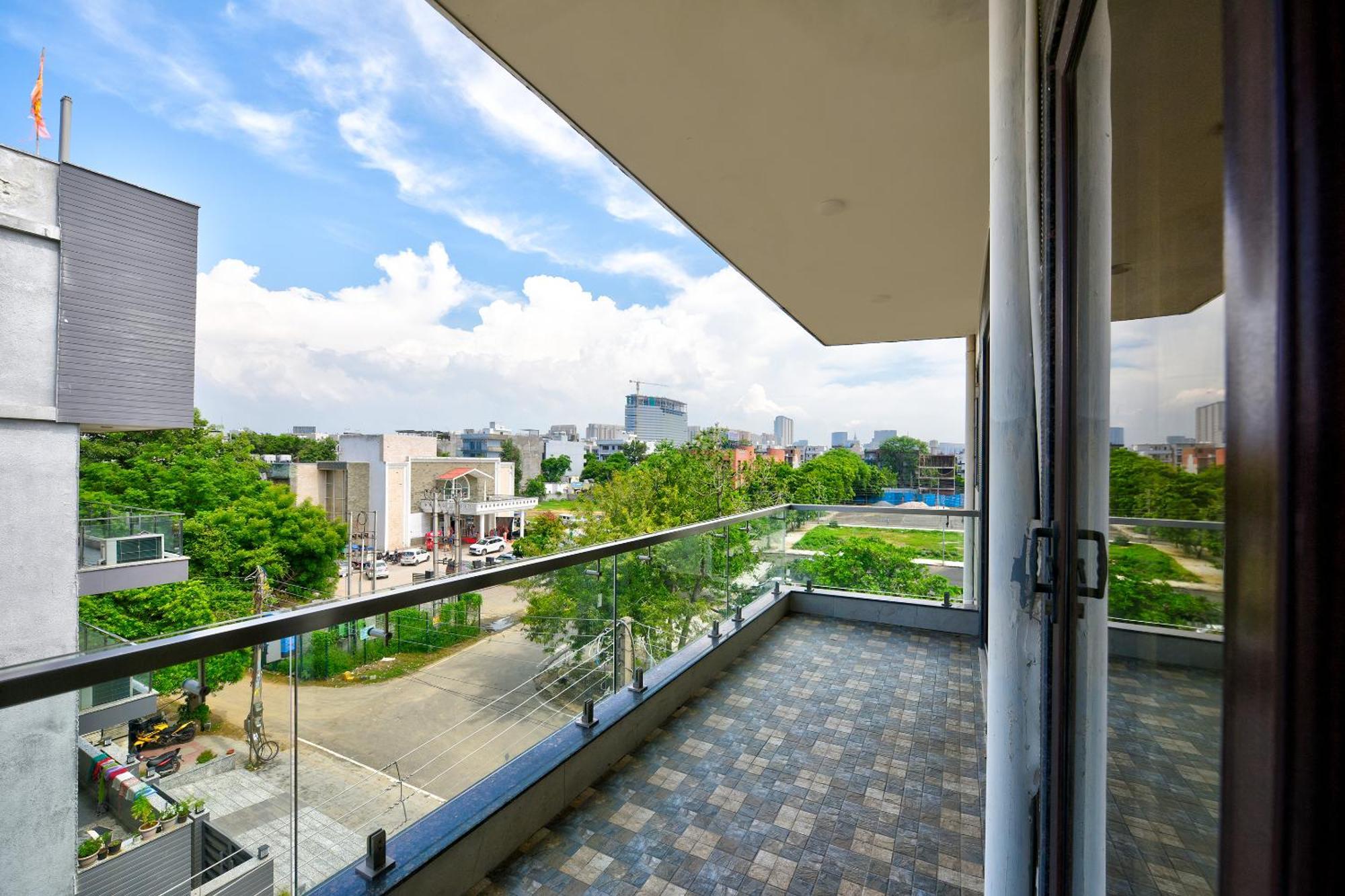 Hotel Leaf 9 Boutique, Near Golf Course Road And Galleria Market Gurgaon Zewnętrze zdjęcie