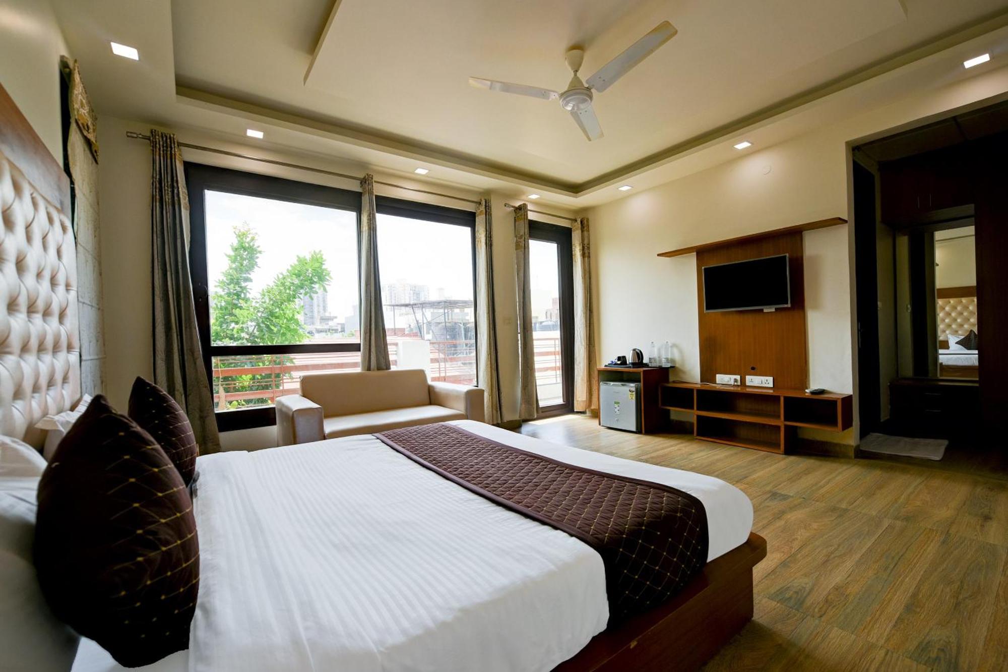 Hotel Leaf 9 Boutique, Near Golf Course Road And Galleria Market Gurgaon Zewnętrze zdjęcie
