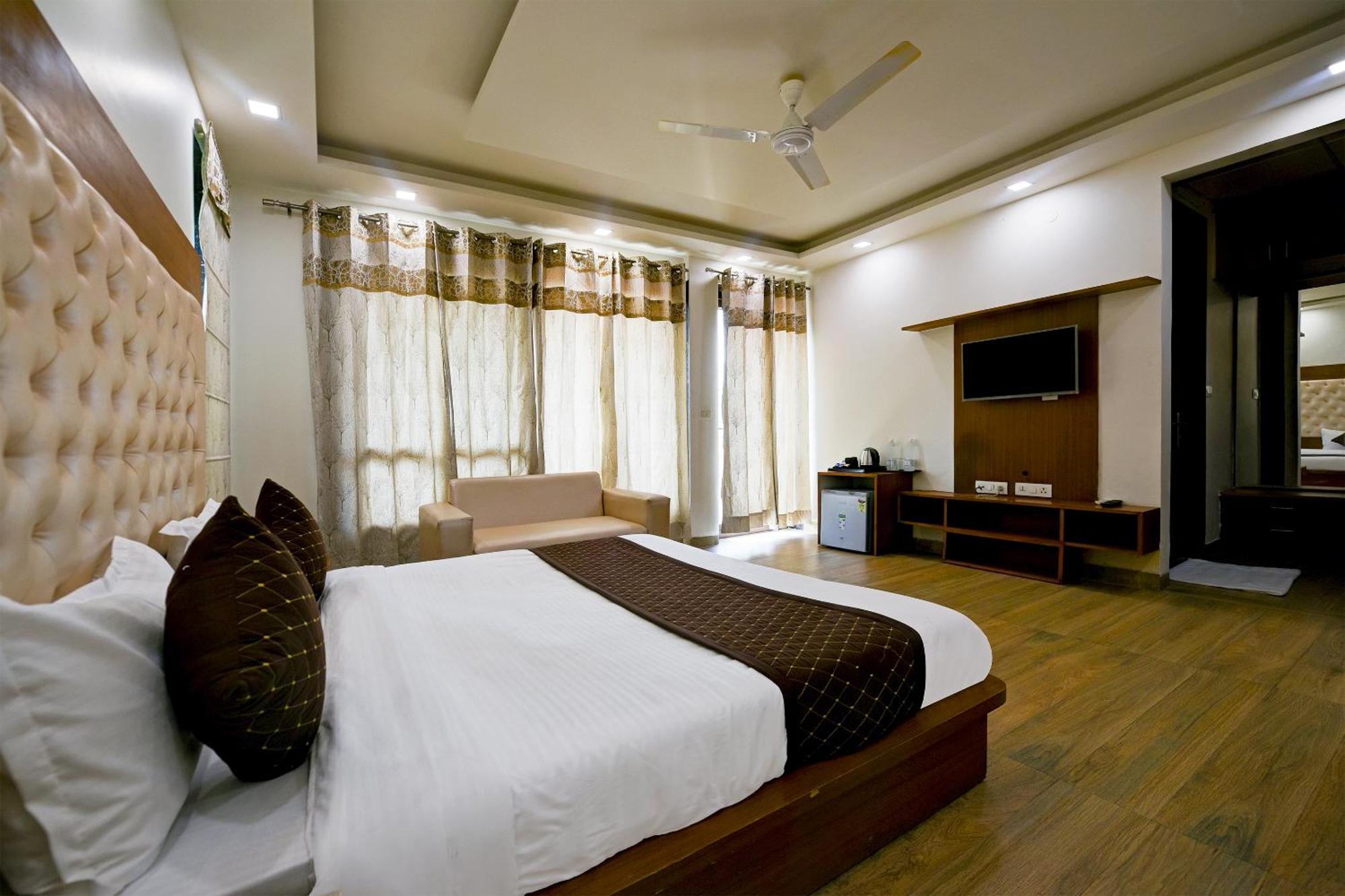 Hotel Leaf 9 Boutique, Near Golf Course Road And Galleria Market Gurgaon Zewnętrze zdjęcie