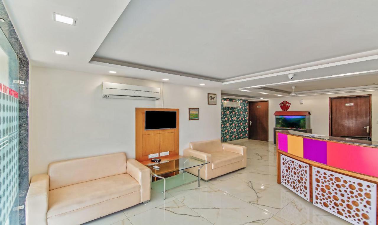Hotel Treebo Trend Amexx Residency Sector 27 Gurgaon Zewnętrze zdjęcie